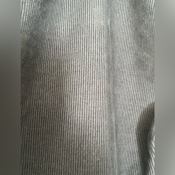 H&M men’s slim fit corduroy pants - Picture 4 of 5